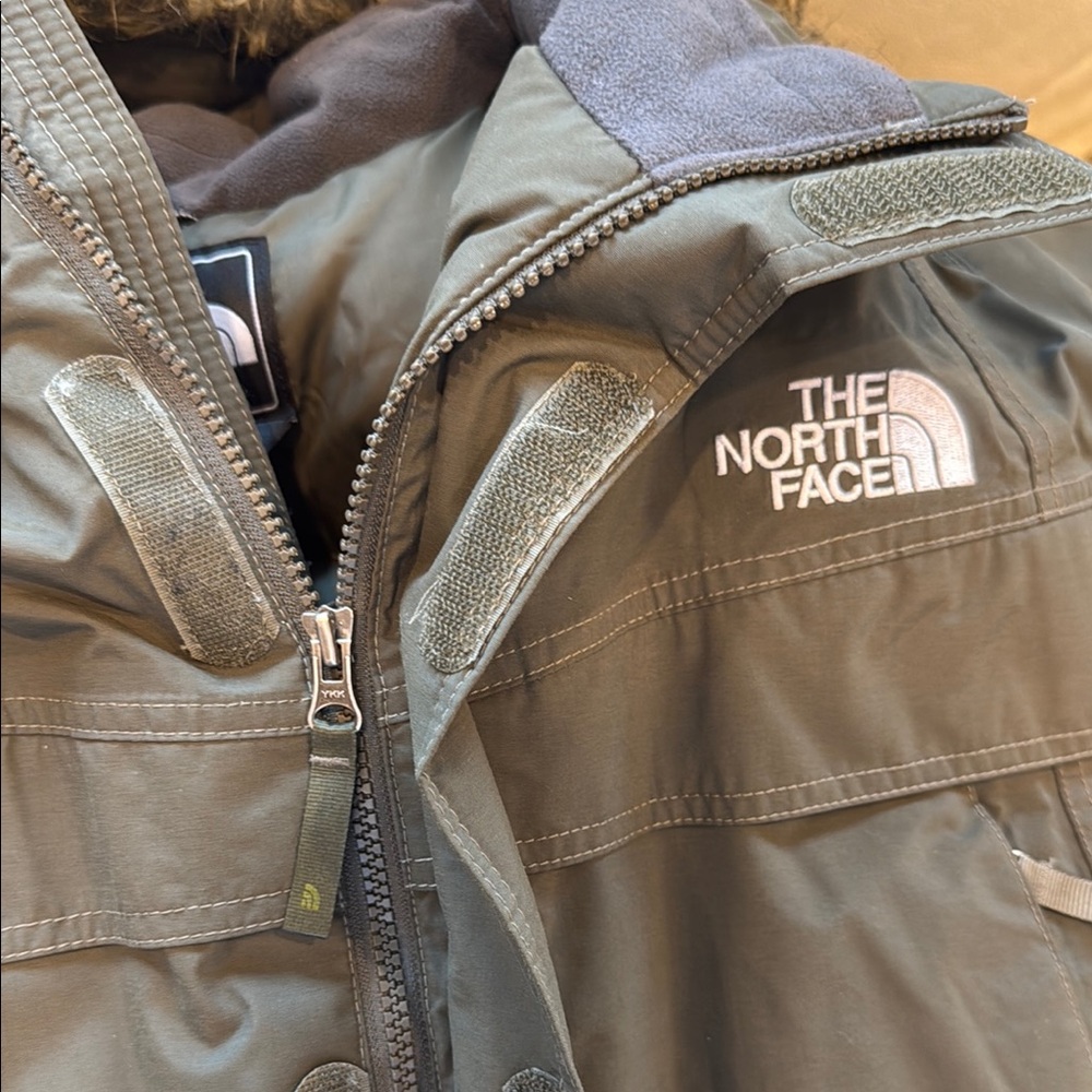 The North Face Kids Army Green Parka - Picture 7 of 7
